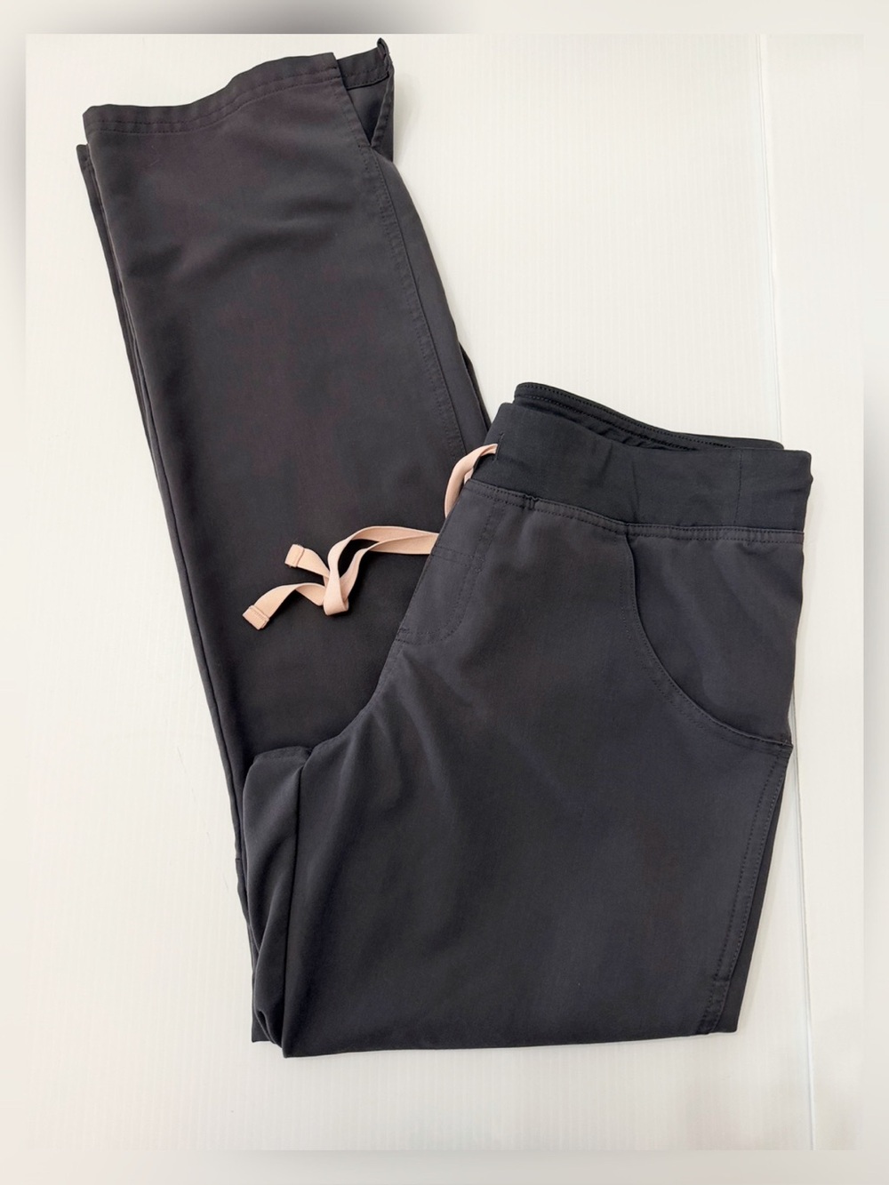 Figs Kade Cargo Scrub Pants - Charcoal Gray w/ Pink Drawstring Size Small